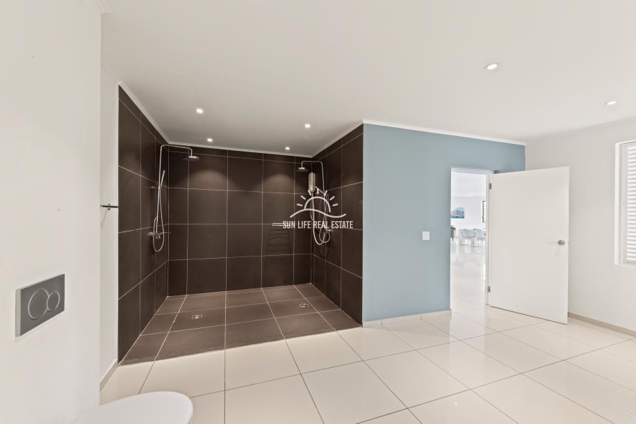 Spacious Modern 4-Bedroom Luxury Villa for Sale in Vista Royal-48