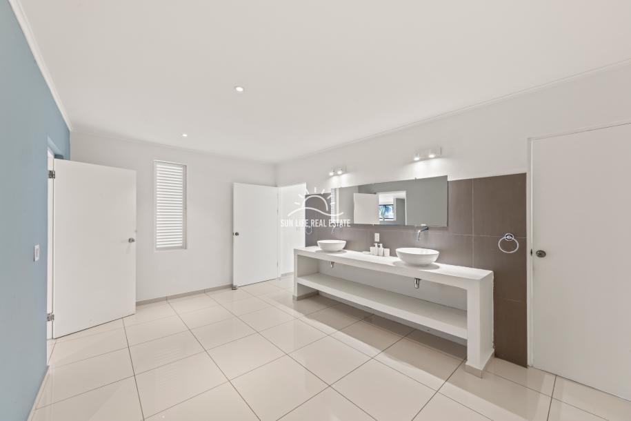 Spacious Modern 4-Bedroom Luxury Villa for Sale in Vista Royal-44