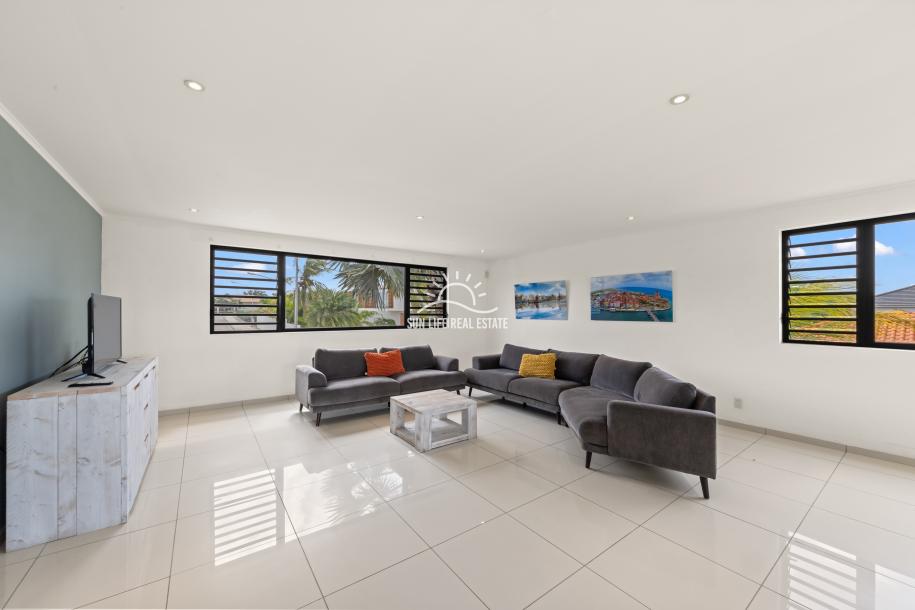 Spacious Modern 4-Bedroom Luxury Villa for Sale in Vista Royal-29