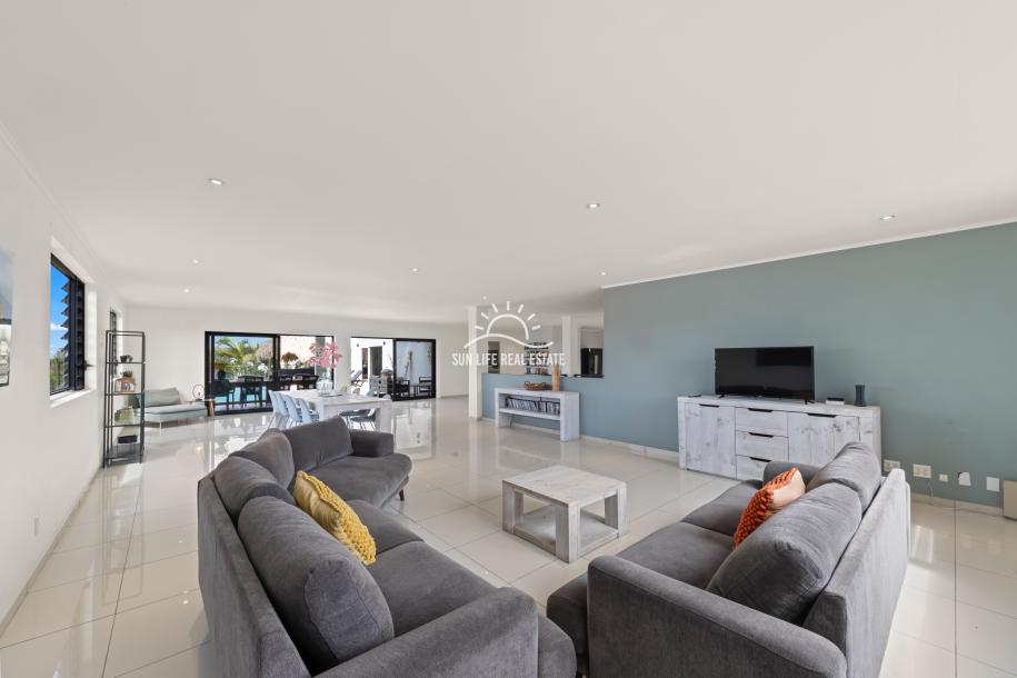 Spacious Modern 4-Bedroom Luxury Villa for Sale in Vista Royal-25