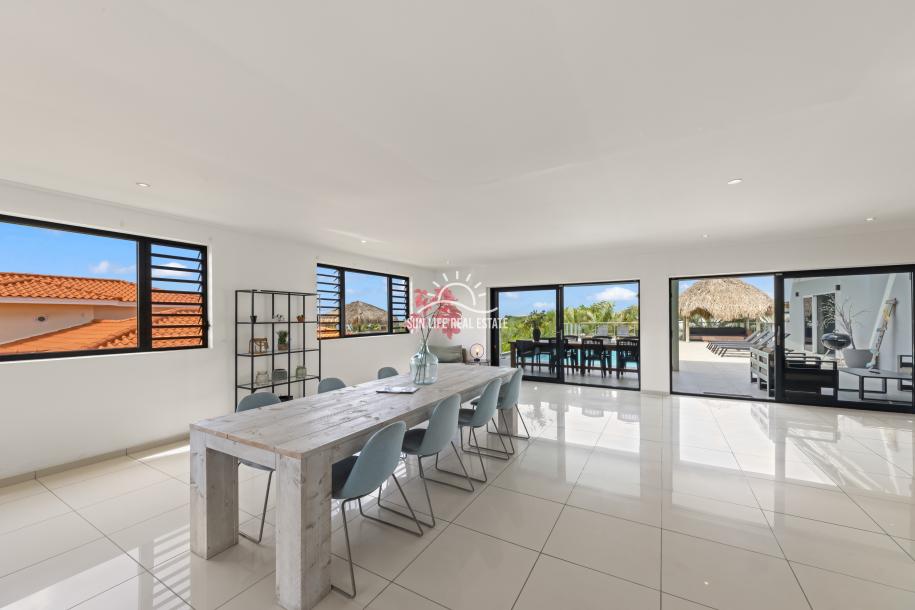 Spacious Modern 4-Bedroom Luxury Villa for Sale in Vista Royal-32