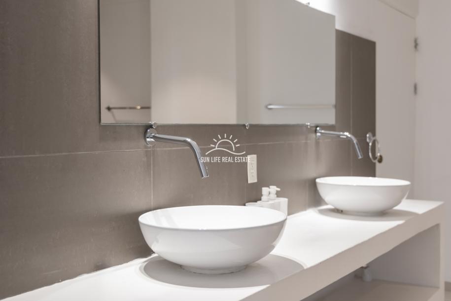 Spacious Modern 4-Bedroom Luxury Villa for Sale in Vista Royal-46