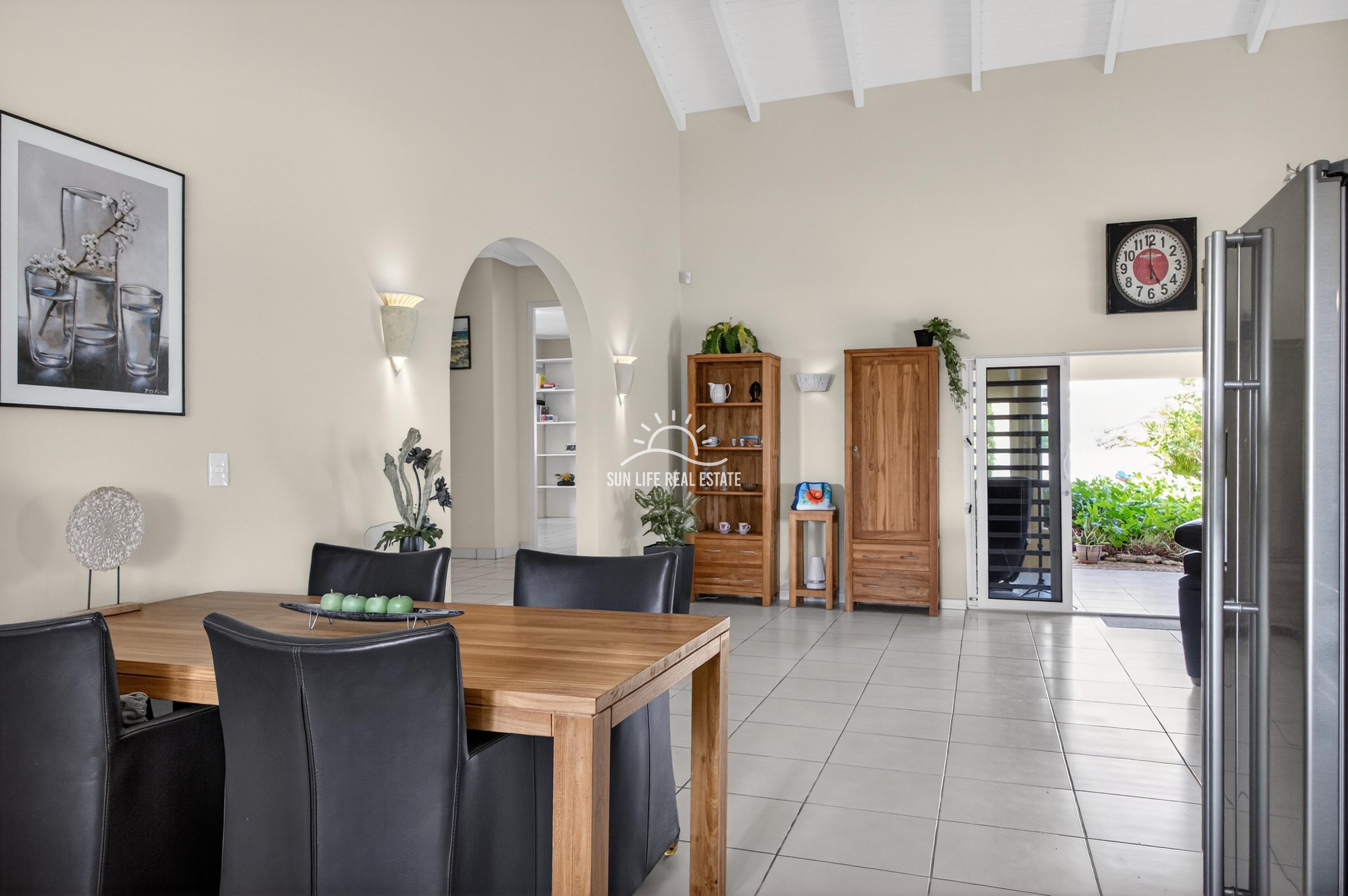 Move-In Ready Luxury Villa with Separate Apartment and Ocean Views