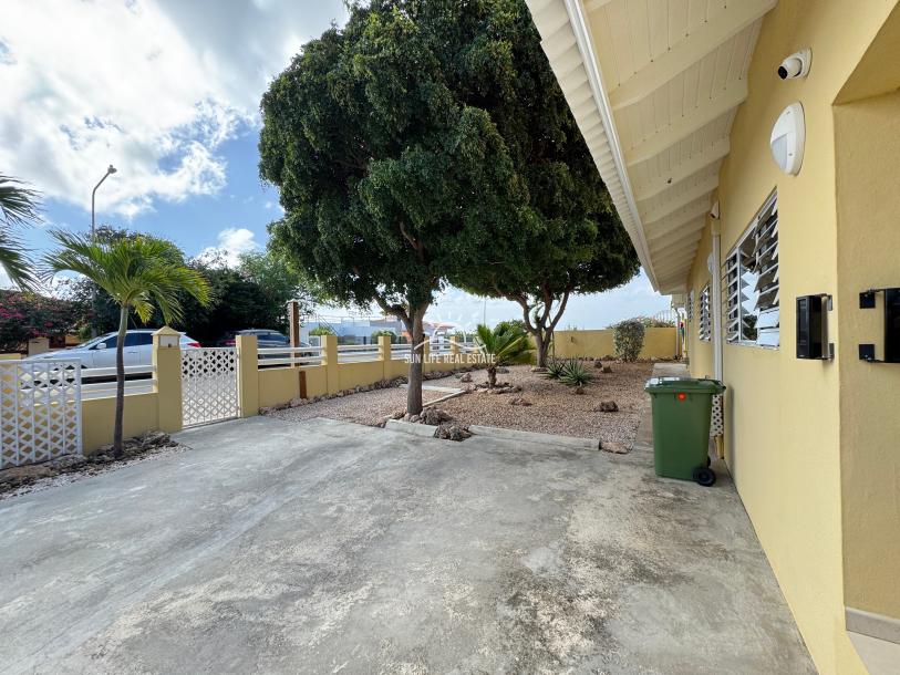 Move-In Ready Luxury Villa with Separate Apartment and Ocean Views-3