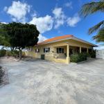 Move-In Ready Luxury Villa with Separate Apartment and Ocean Views