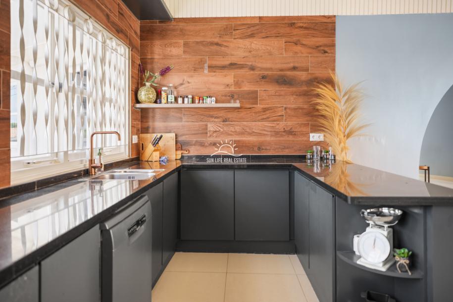 Expansive Home with Apartment & Generous Lot for Sale in Bottelier-15