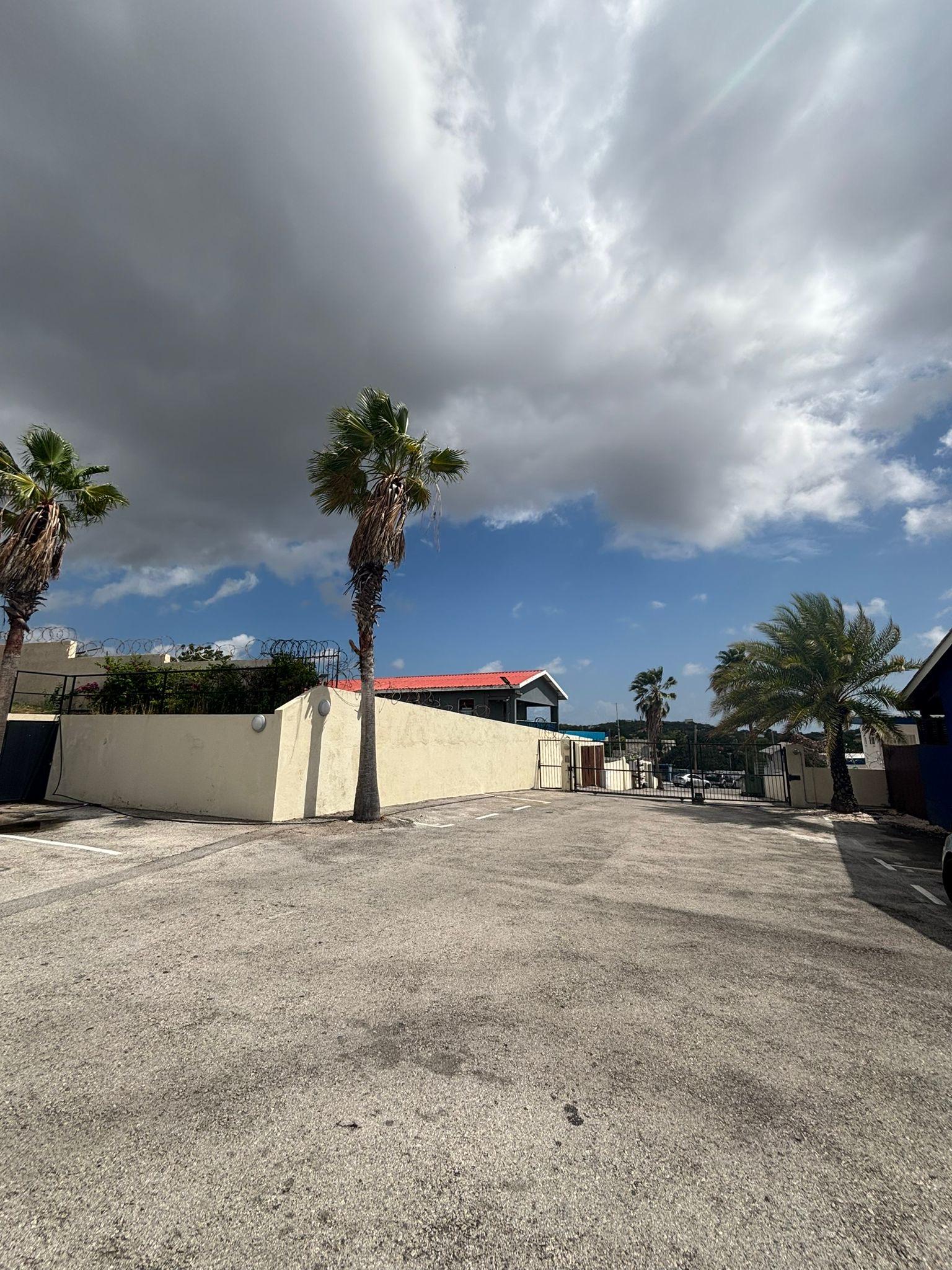 Cozy 2-Bedroom Apartment with Terrace, Backyard & Shared Pool in Hanenberg