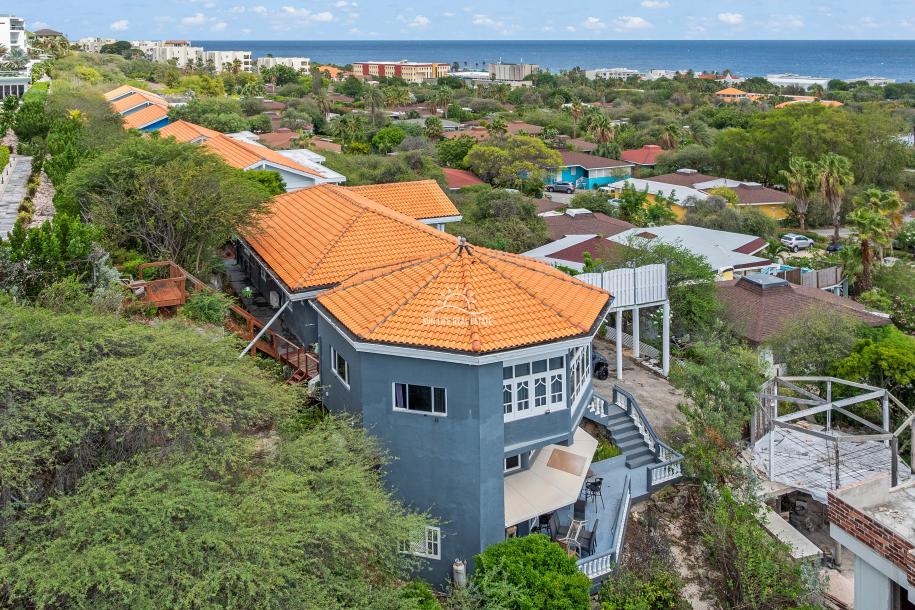 Renovated Villa with 2 Apartments & Sea Views For Sale in Piscadera-51