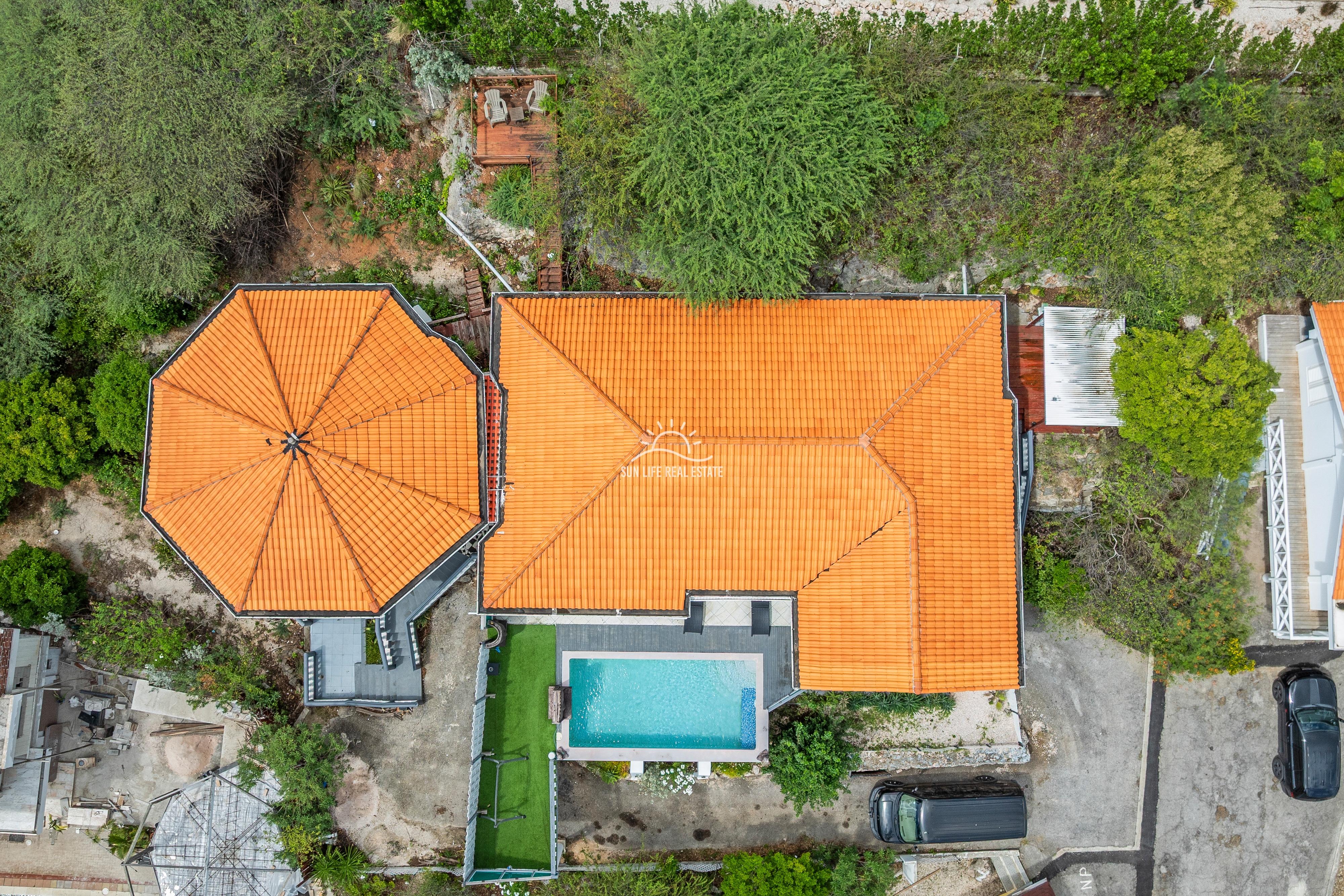 Renovated Villa with 2 Apartments & Sea Views For Sale in Piscadera