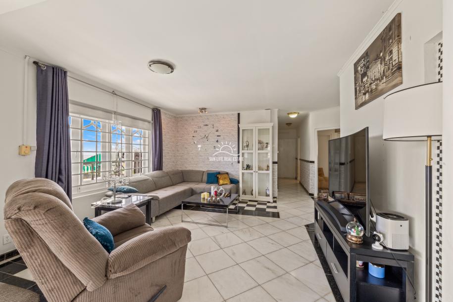 Renovated Villa with 2 Apartments & Sea Views For Sale in Piscadera-7