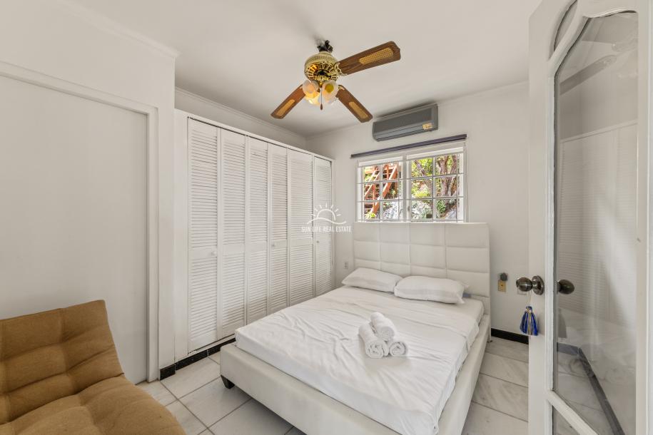 Renovated Villa with 2 Apartments & Sea Views For Sale in Piscadera-26