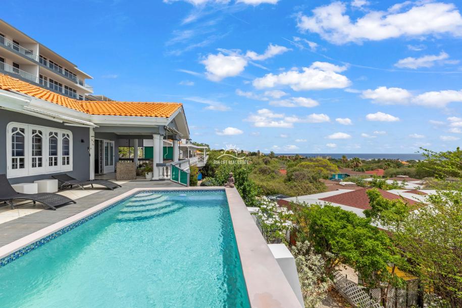 Renovated Villa with 2 Apartments & Sea Views For Sale in Piscadera-44