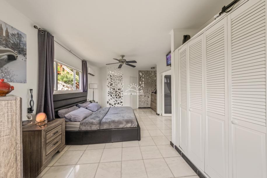 Renovated Villa with 2 Apartments & Sea Views For Sale in Piscadera-21