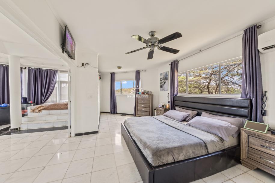 Renovated Villa with 2 Apartments & Sea Views For Sale in Piscadera-20