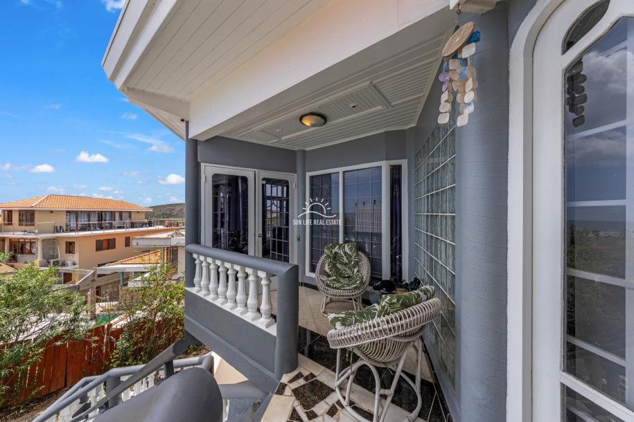 Renovated Villa with 2 Apartments & Sea Views For Sale in Piscadera-32