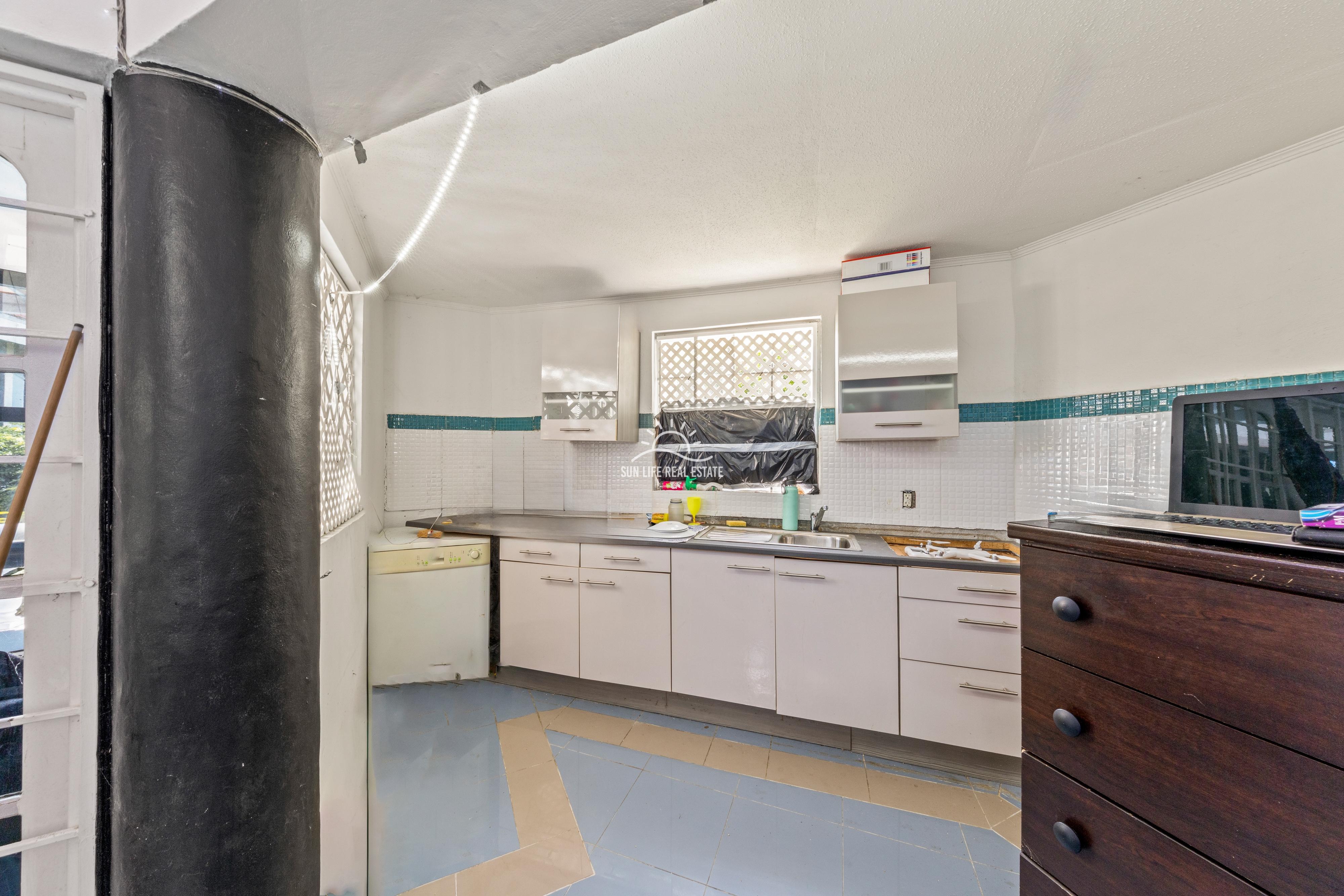 Renovated Villa with 2 Apartments & Sea Views For Sale in Piscadera