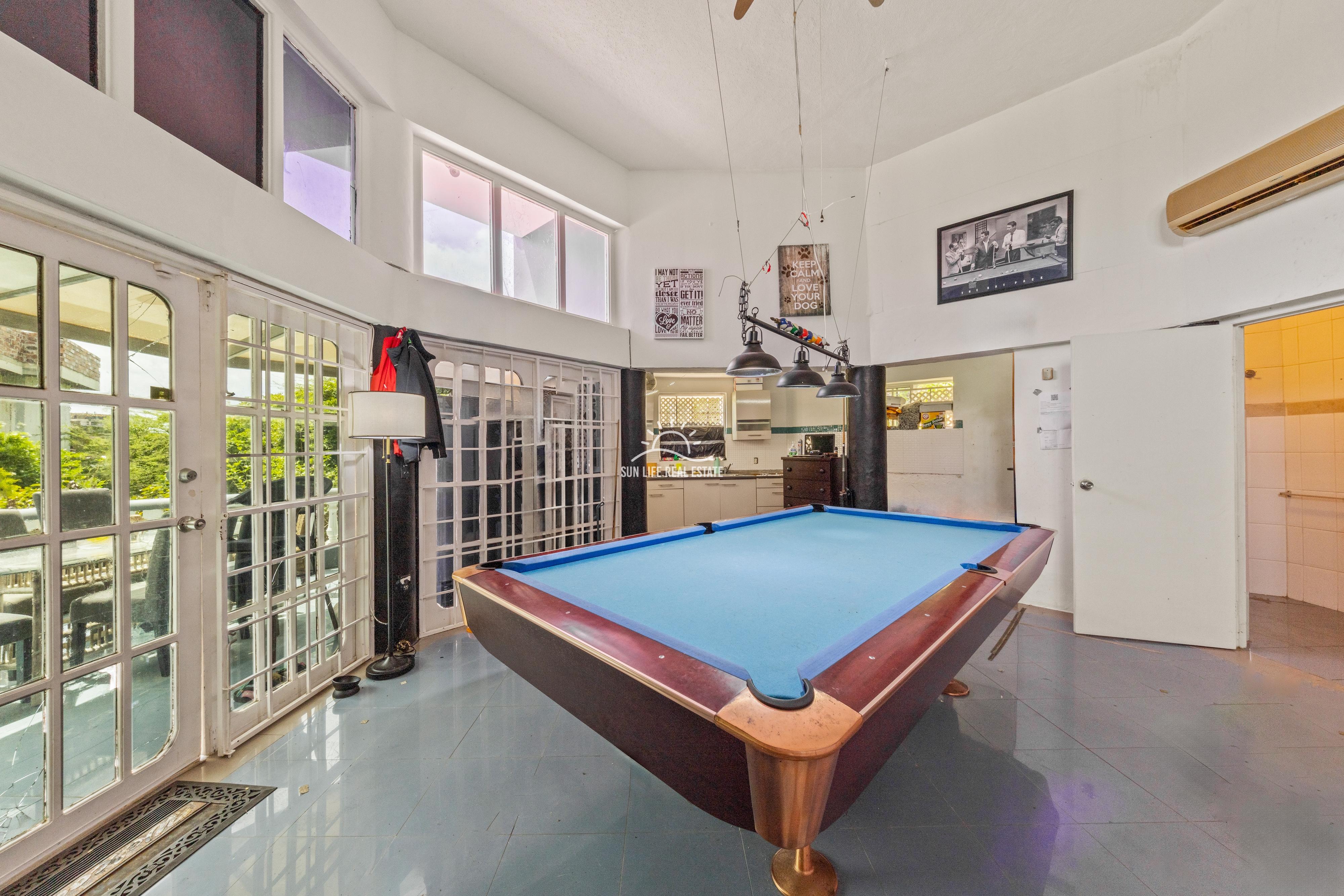 Renovated Villa with 2 Apartments & Sea Views For Sale in Piscadera