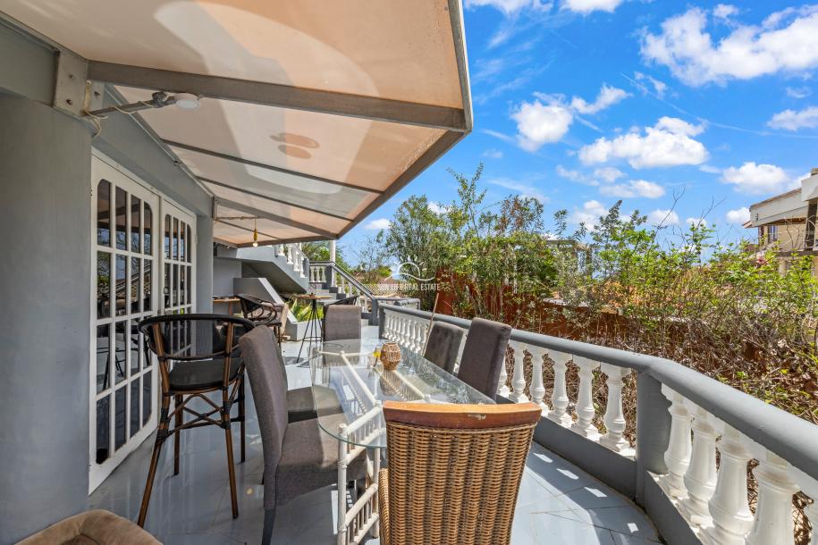 Renovated Villa with 2 Apartments & Sea Views For Sale in Piscadera-37