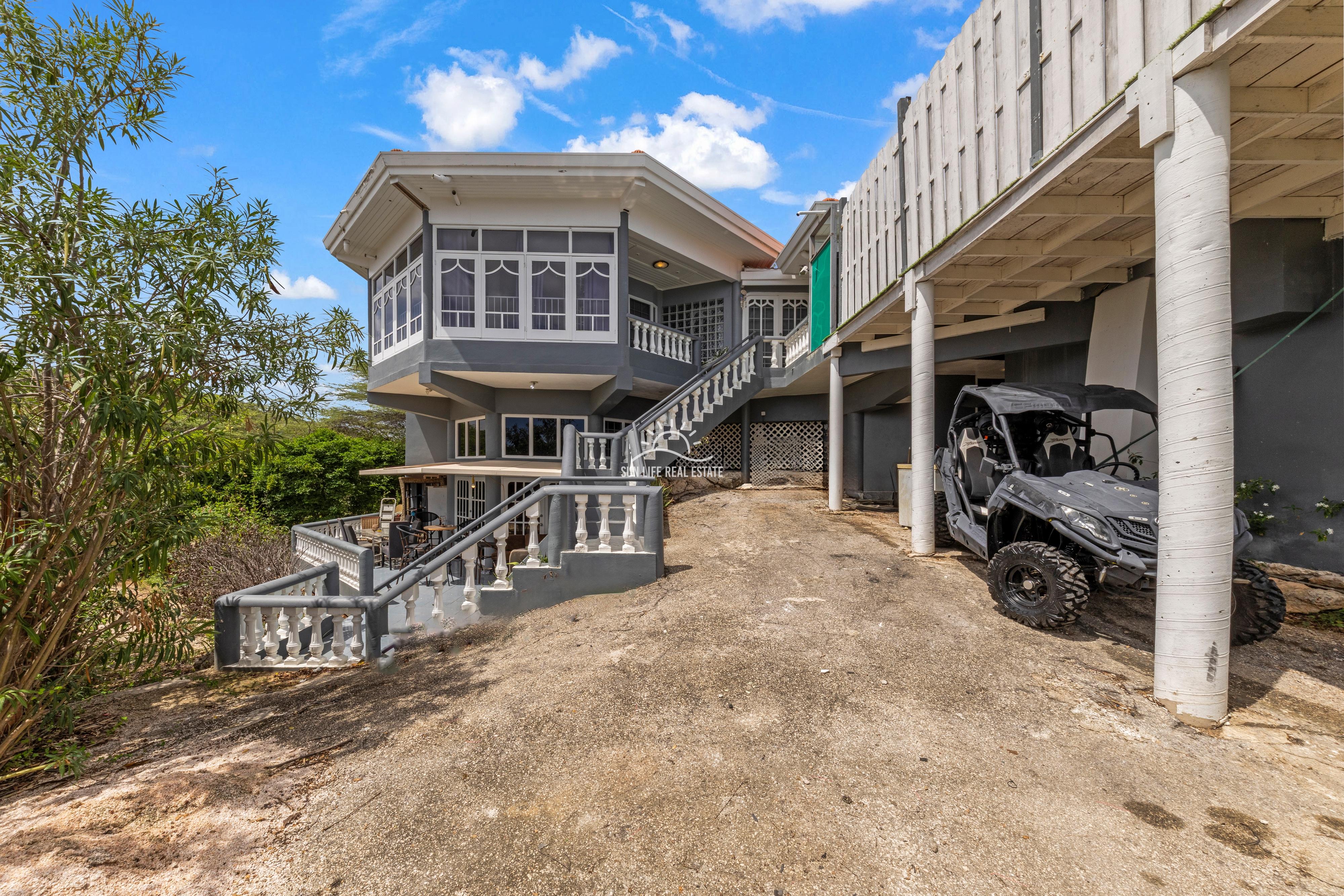 Renovated Villa with 2 Apartments & Sea Views For Sale in Piscadera