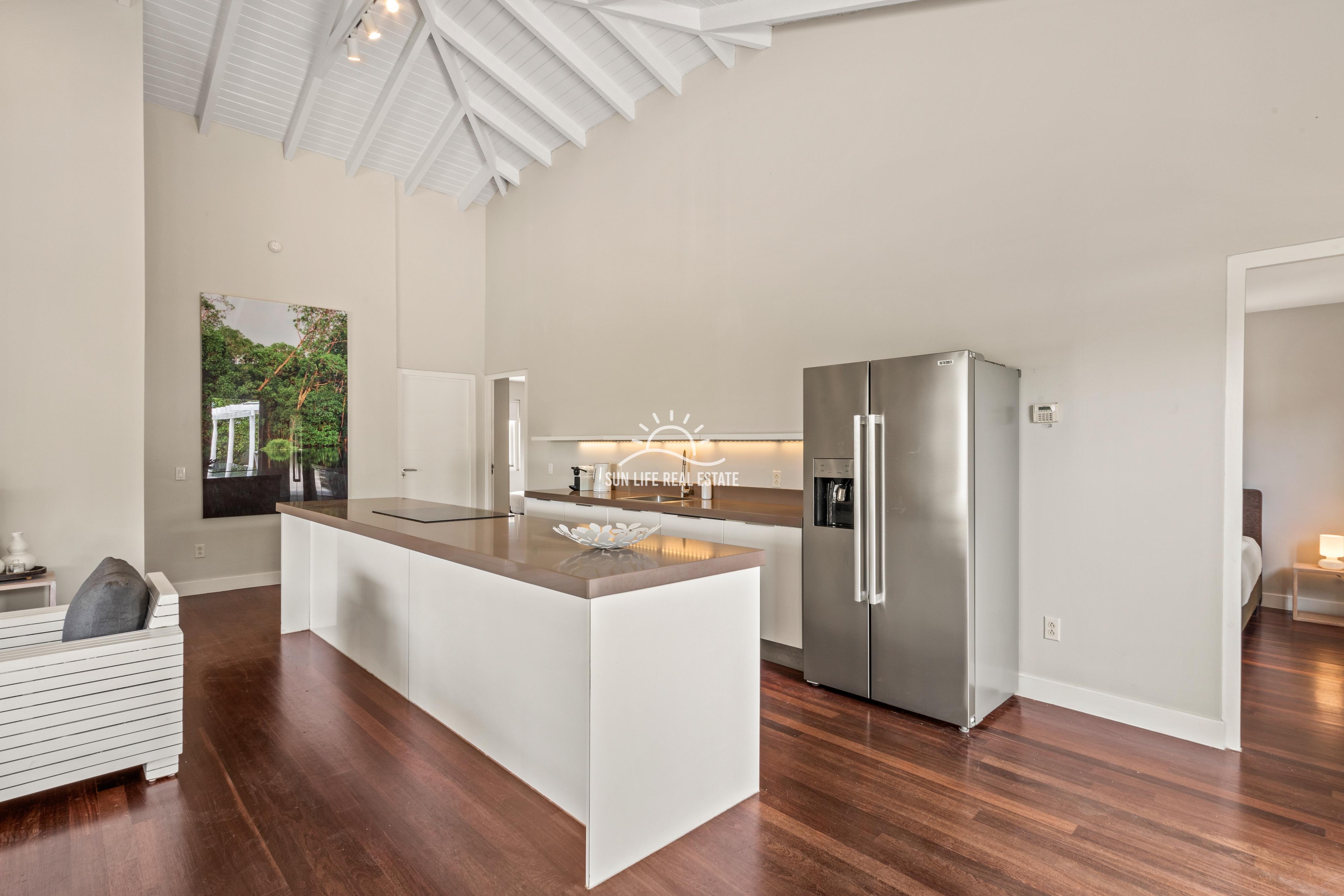 Tropical Villa For Sale in Vista Royal