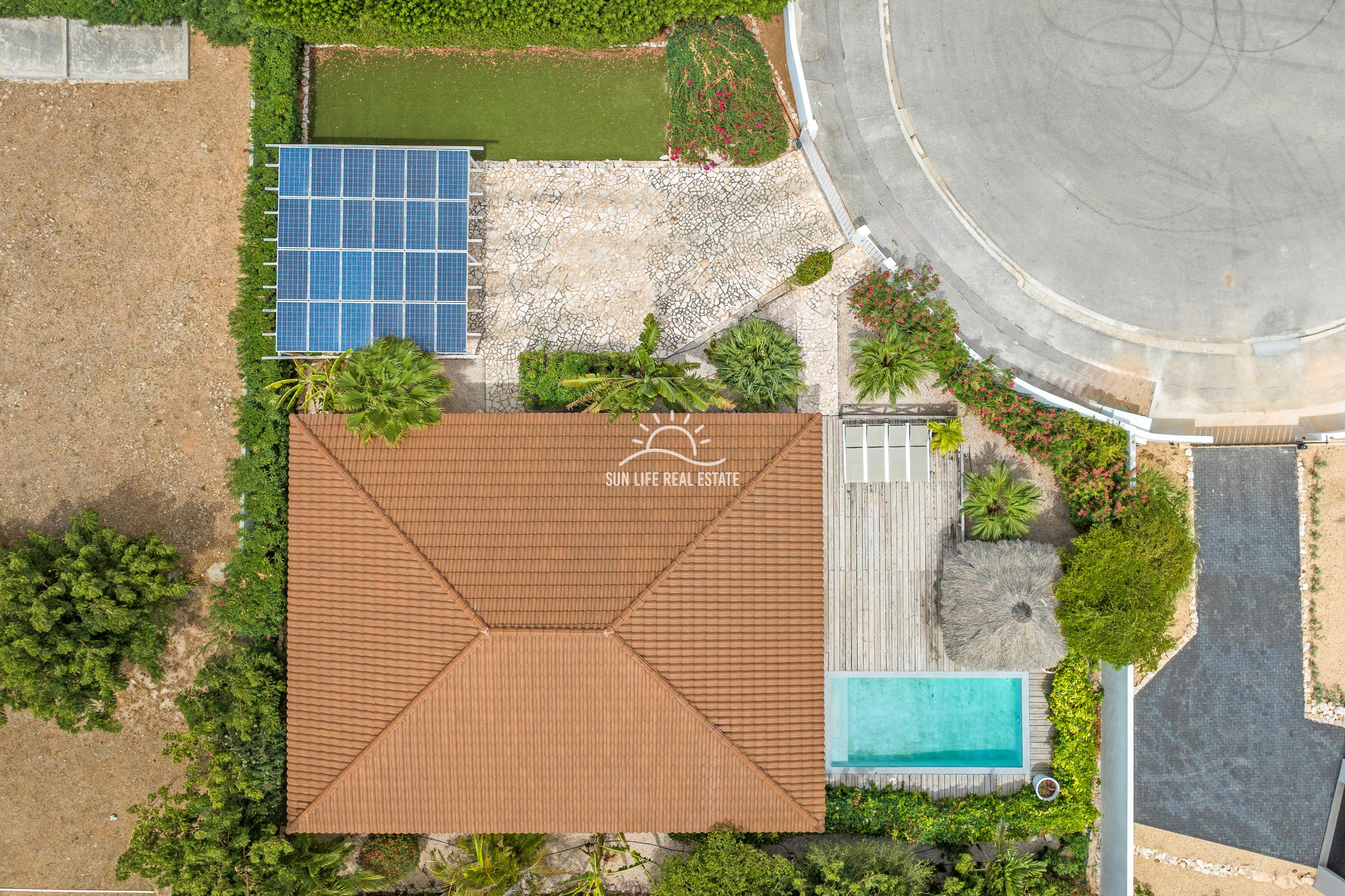 Tropical Villa For Sale in Vista Royal