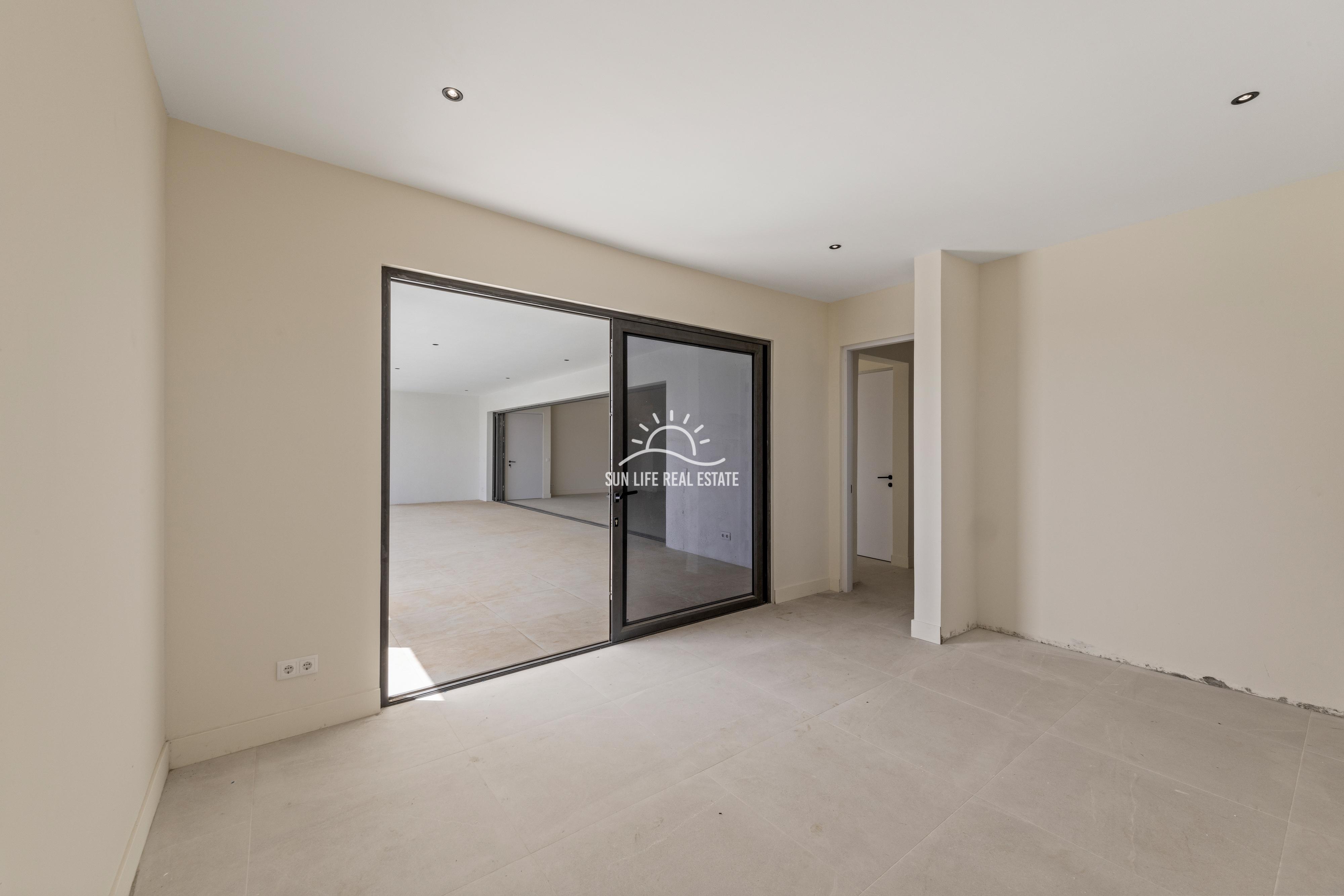 Newly Built Modern Luxury Villa for Rent in Hofi Sint Joris