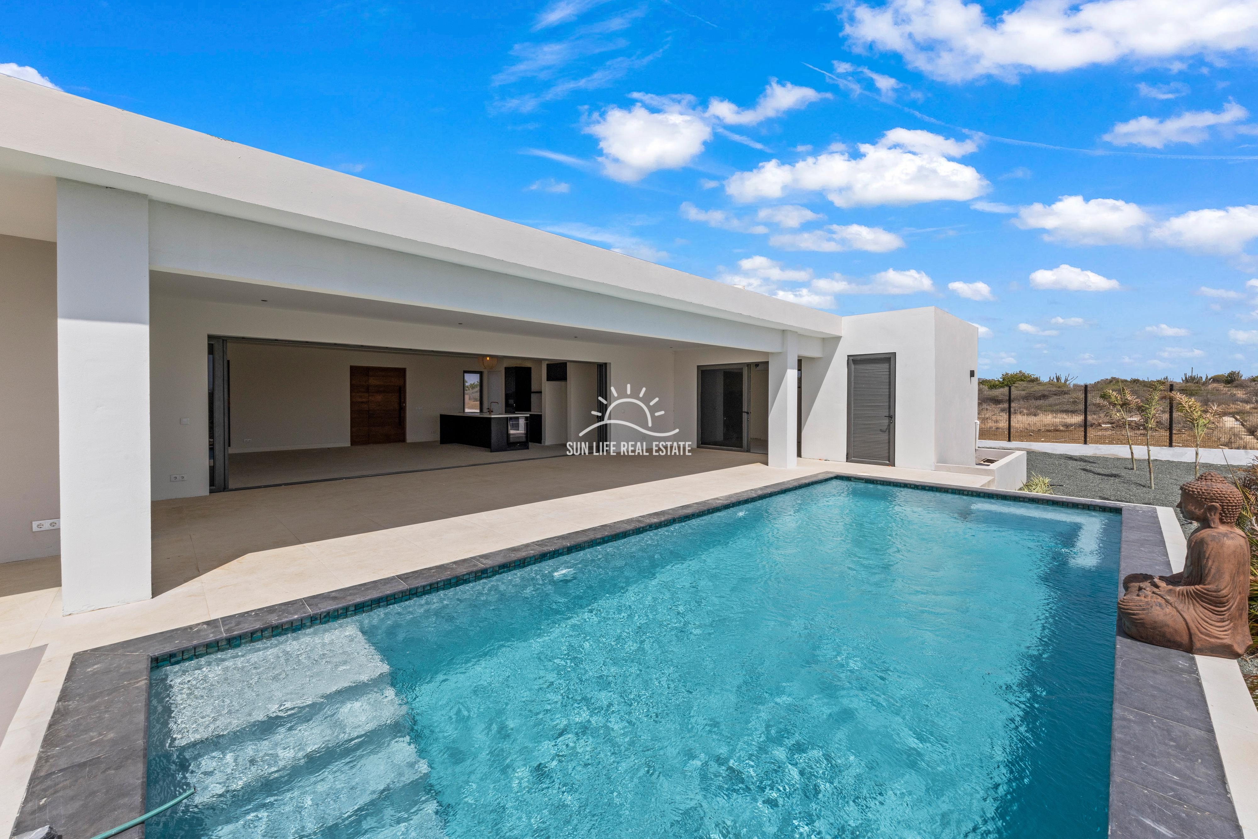 Newly Built Modern Luxury Villa for Rent in Hofi Sint Joris