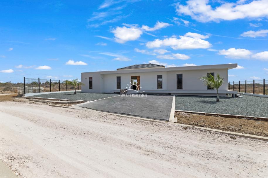 Newly Built Modern Luxury Villa for Rent in Hofi Sint Joris-2