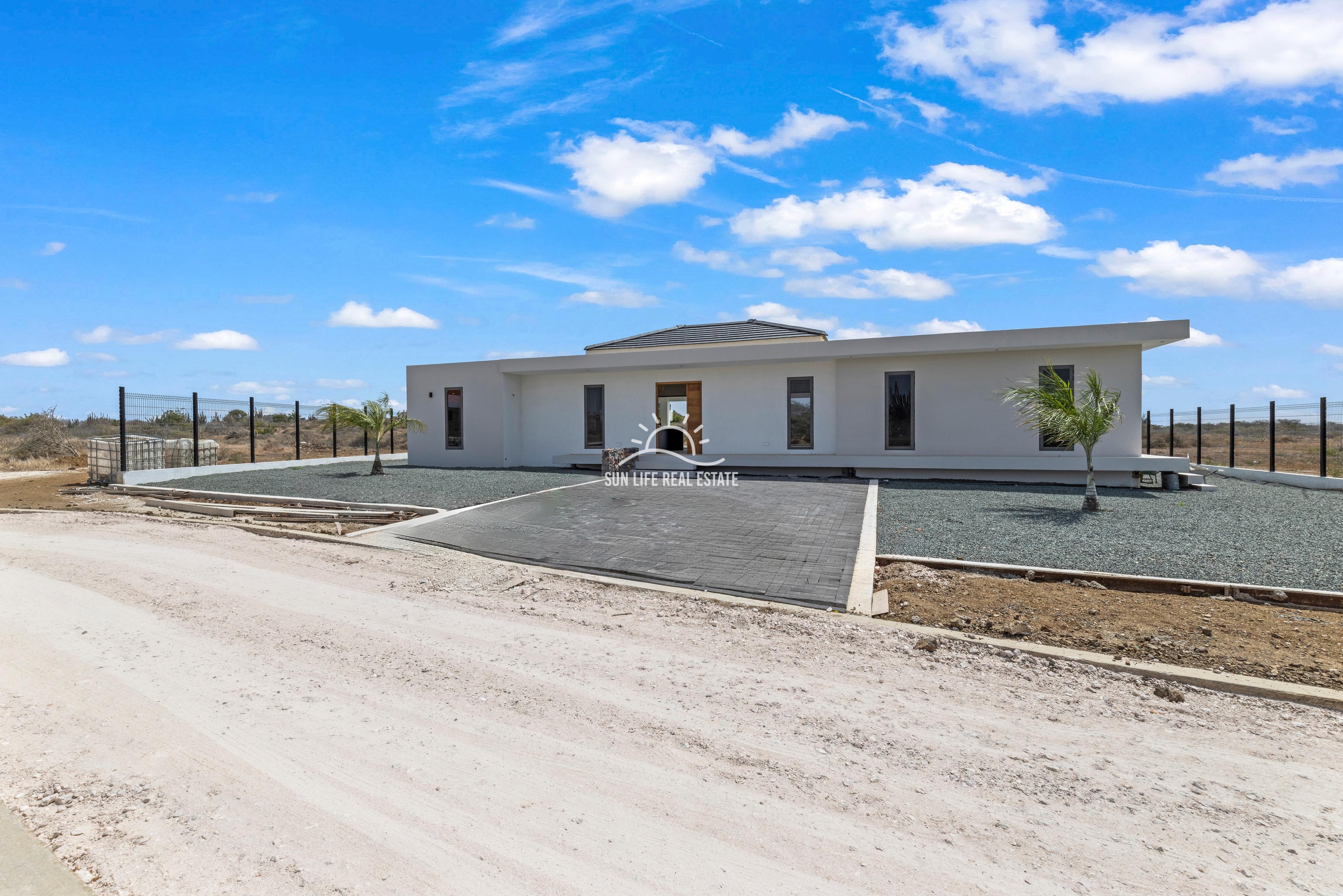 Newly Built Modern Luxury Villa for Rent in Hofi Sint Joris