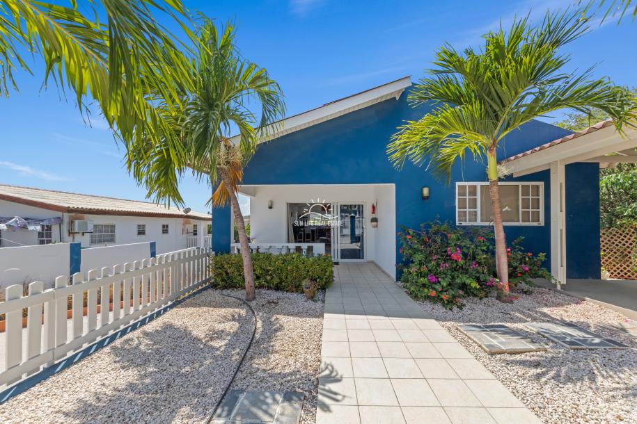 Mini-Resort with 3 Rental Units and Pool for Sale in Cas Grandi-6