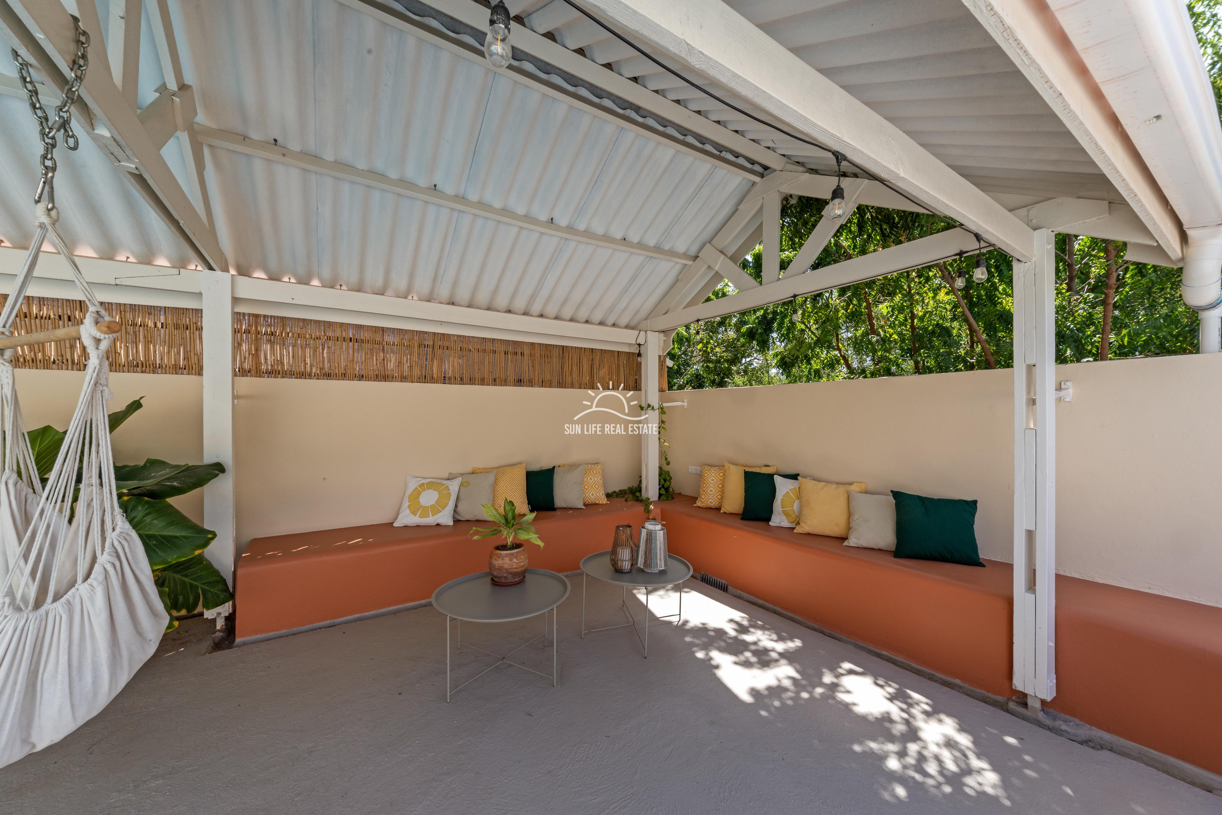 Mini-Resort with 3 Rental Units and Pool for Sale in Cas Grandi