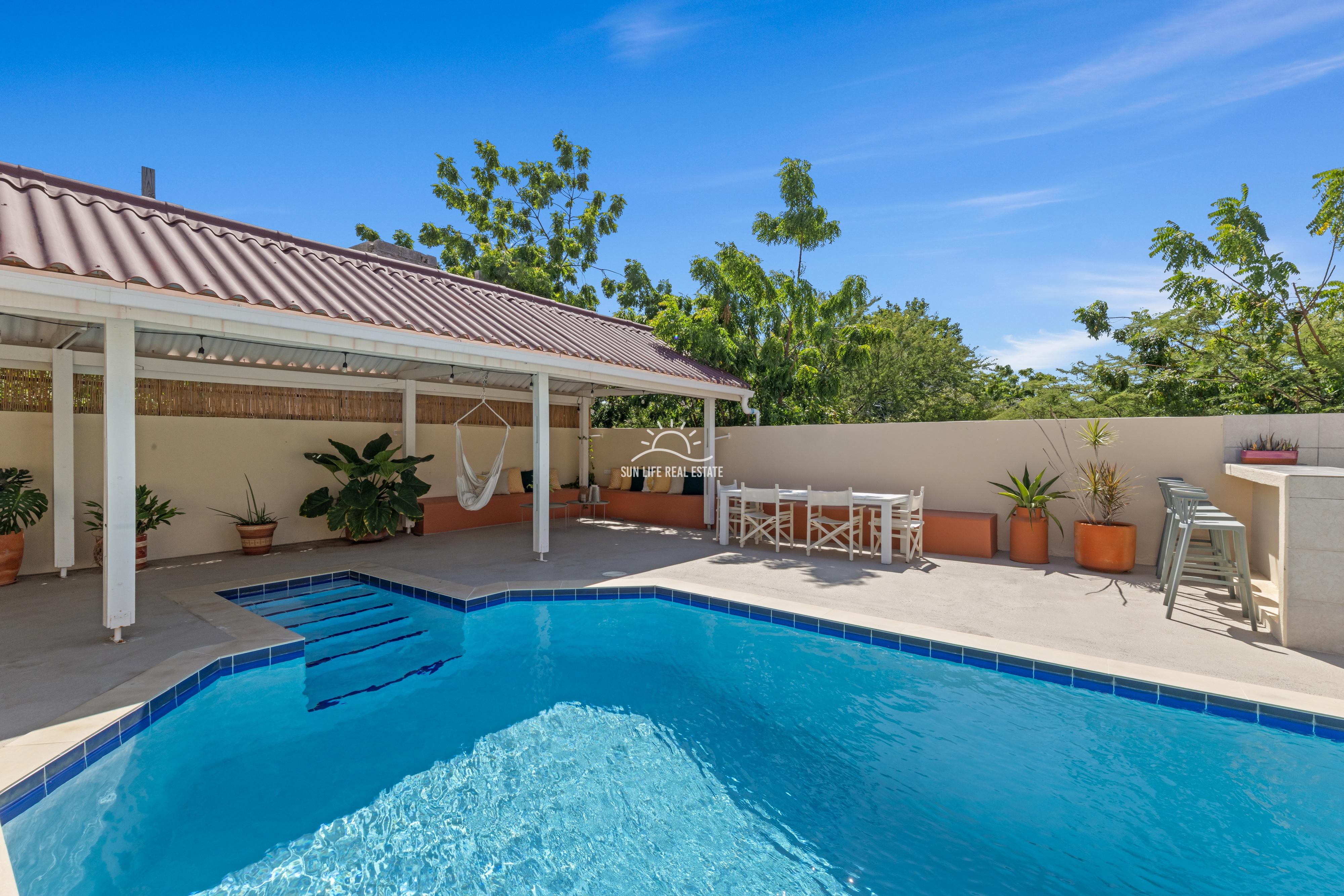 Mini-Resort with 3 Rental Units and Pool for Sale in Cas Grandi