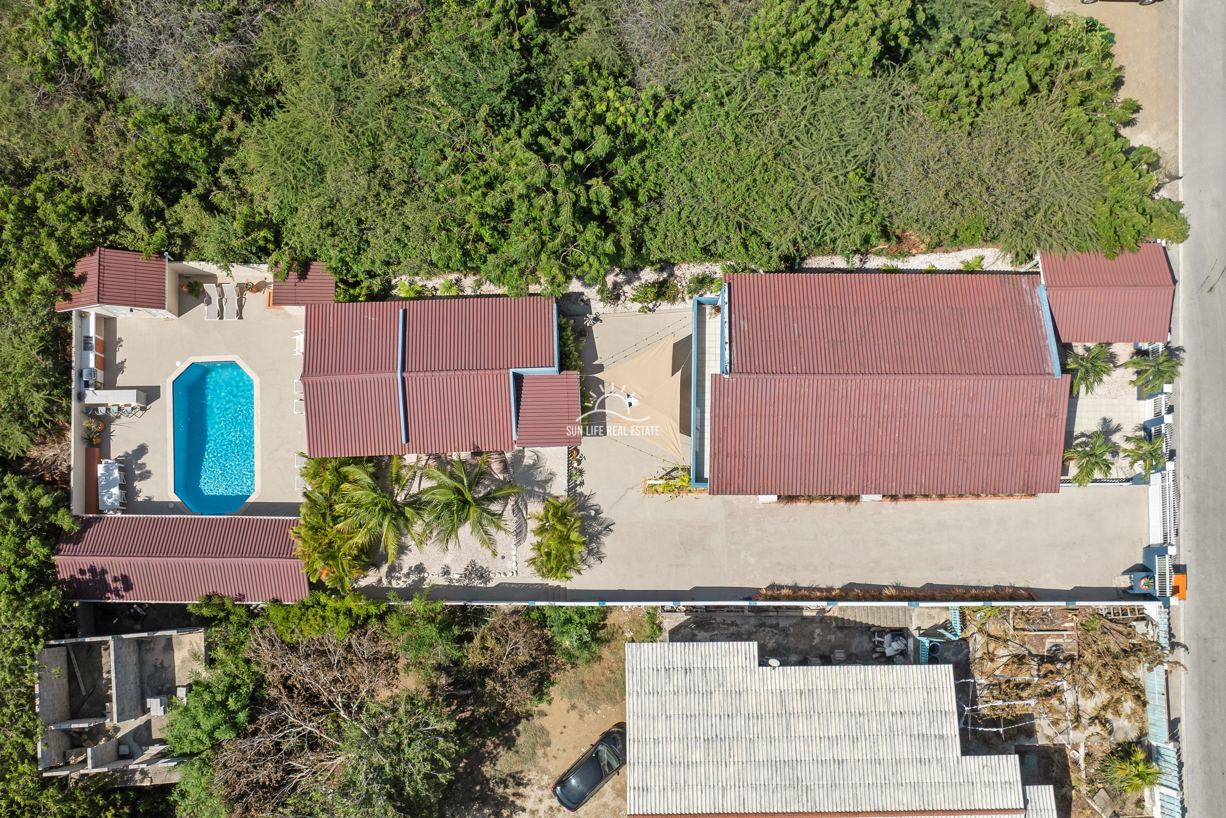 Mini-Resort with 3 Rental Units and Pool for Sale in Cas Grandi