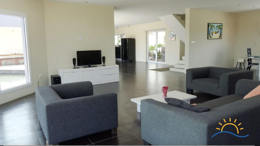 Luxury 4-Bedroom Villa in Brakkeput with Views Over Spanish Waters-3