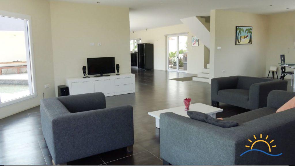 Luxury 4-Bedroom Villa in Brakkeput with Views Over Spanish Waters