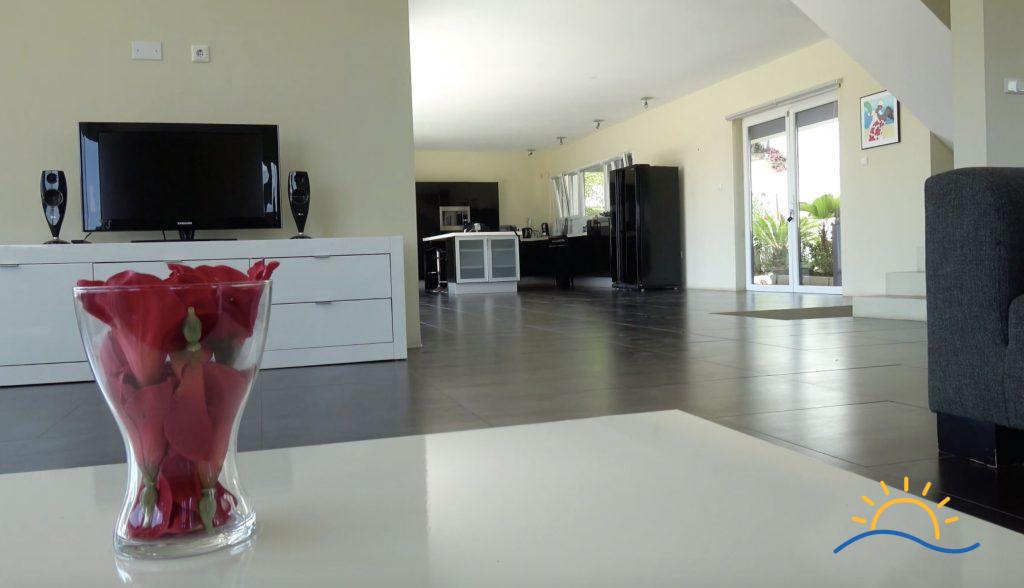 Luxury 4-Bedroom Villa in Brakkeput with Views Over Spanish Waters