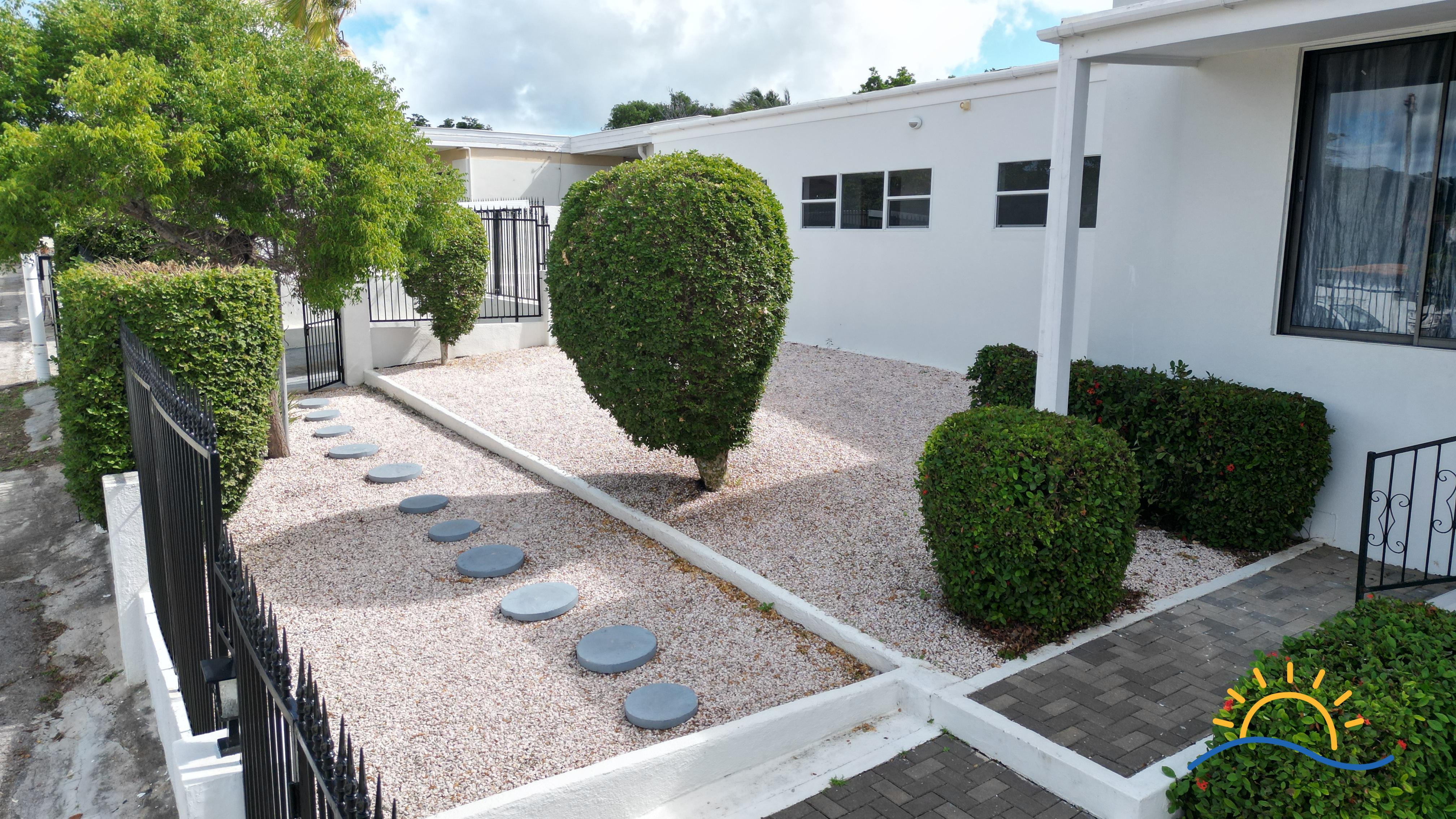 Spacious 4-Bedroom Villa with Rooftop Views for rent in Janwe