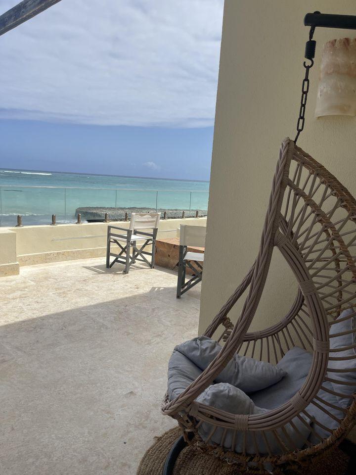 Luxurious and Spacious 2-Bedroom Beachfront Apartment with Panoramic Sea Views