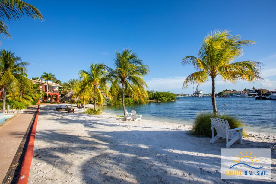 Waterfront apartment located on the first floor on a private beach-20