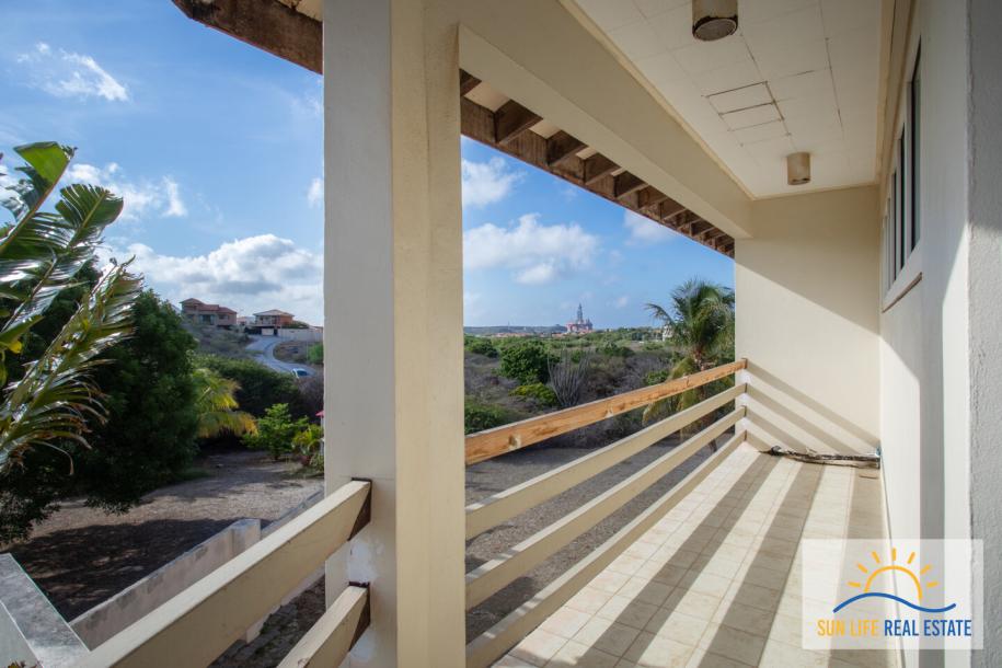 Large Fixer Up for Sale in Jan Thiel on a 1300 M2 plot-48