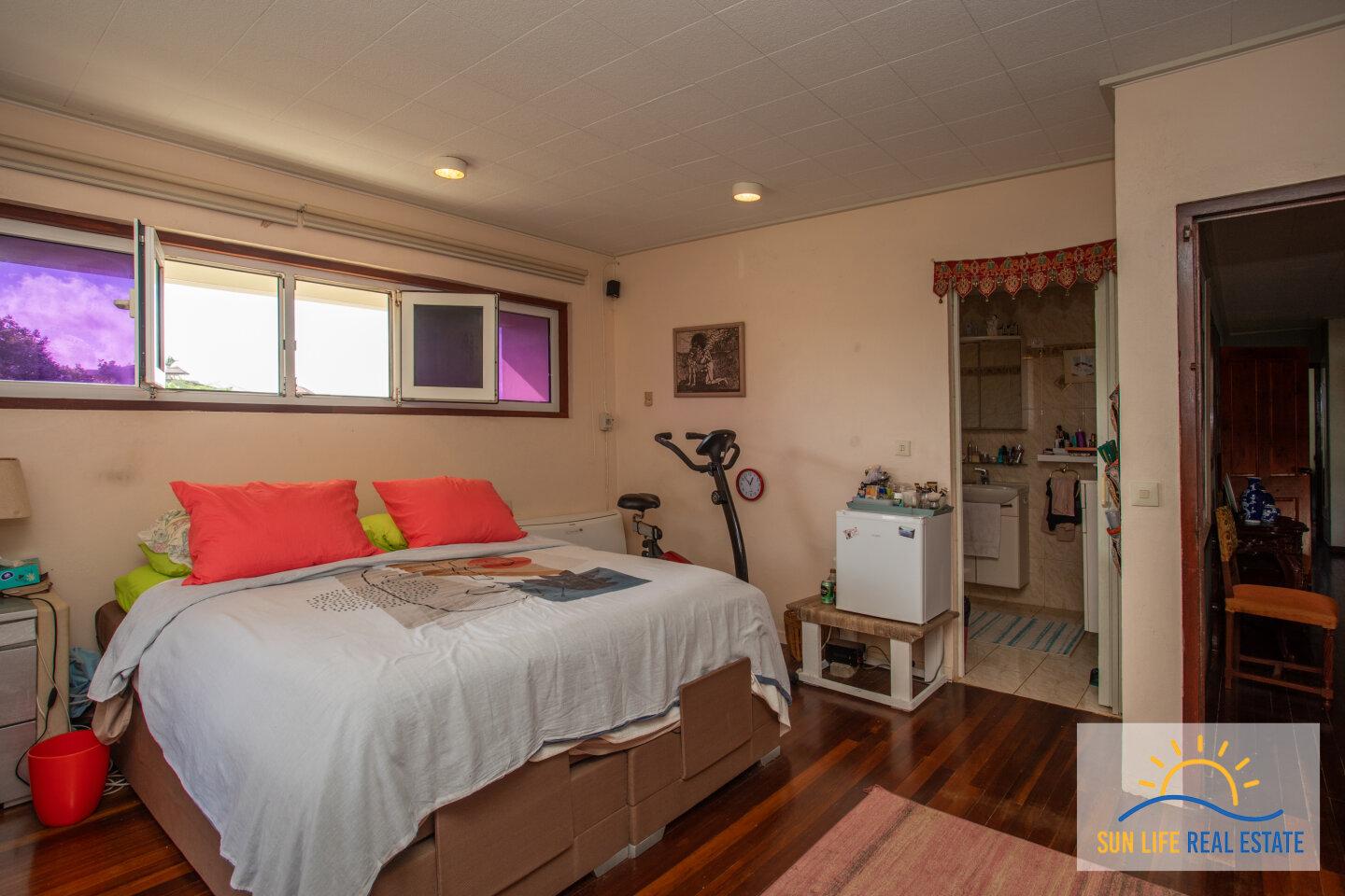 Large Fixer Up for Sale in Jan Thiel on a 1300 M2 plot