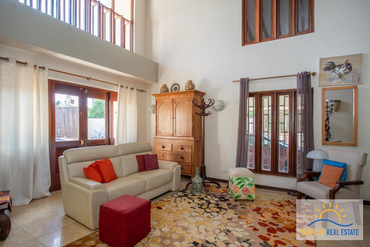 Large Fixer Up for Sale in Jan Thiel on a 1300 M2 plot