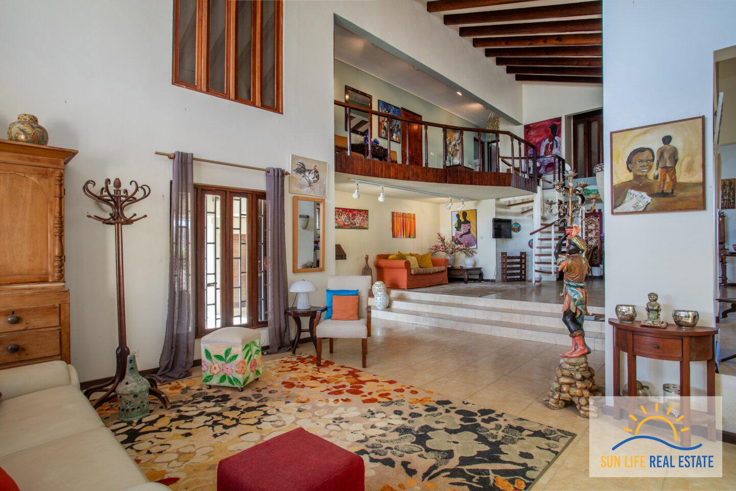 Large Fixer Up for Sale in Jan Thiel on a 1300 M2 plot