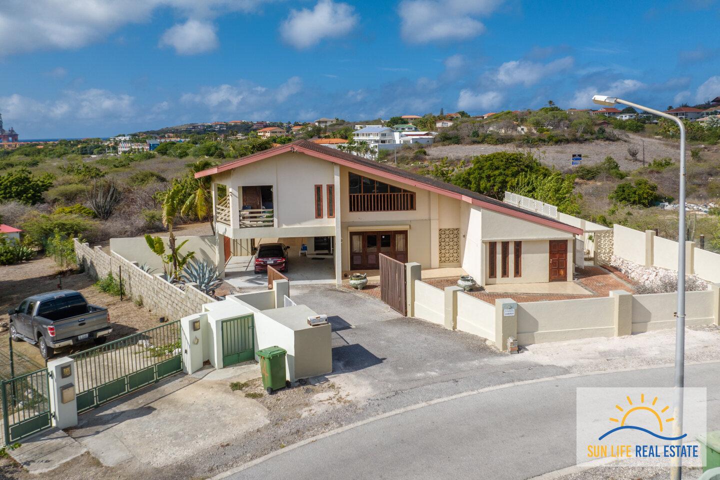 Large Fixer Up for Sale in Jan Thiel on a 1300 M2 plot