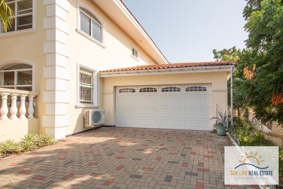 Exclusive and Spacious Residence at Villapark Zuurzak For Sale-45