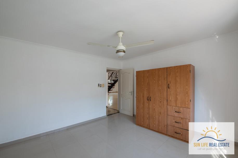 Exclusive and Spacious Residence at Villapark Zuurzak For Sale-34