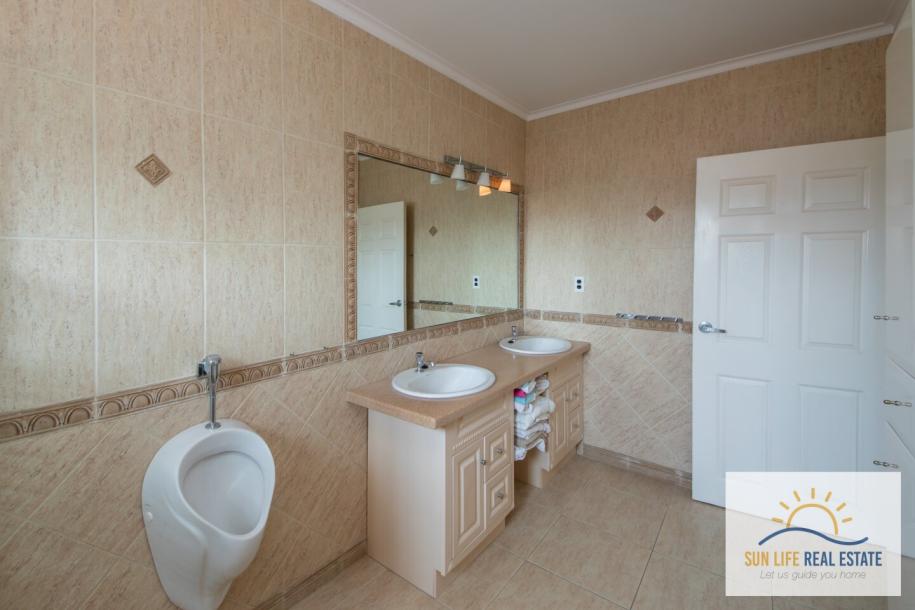 Exclusive and Spacious Residence at Villapark Zuurzak For Sale-25