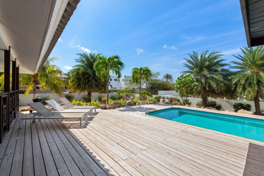 Stunning Villa with Modern Comfort and Natural Charm in Vista Royal-23