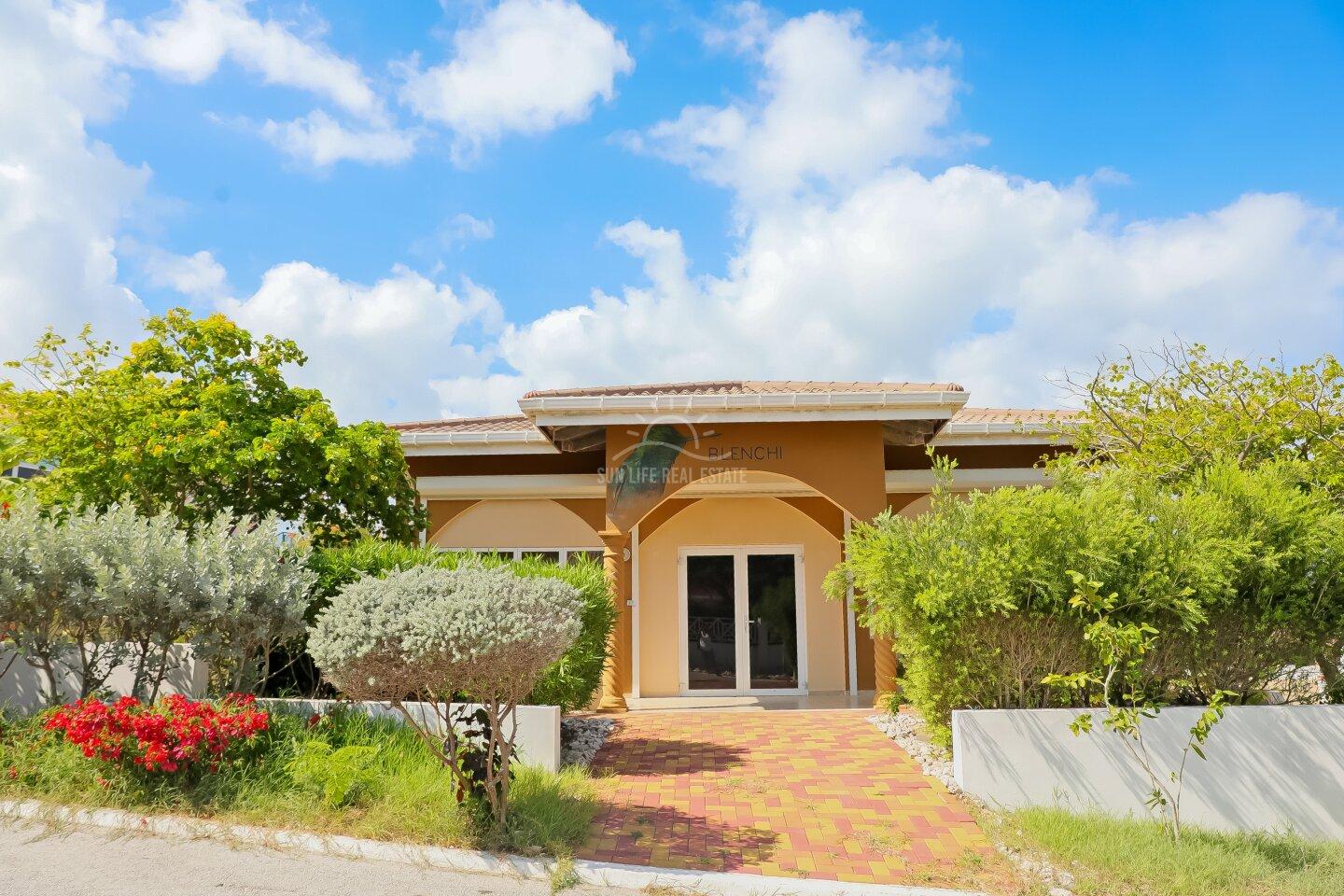 Transform This Unique Property into Your Dream Villa at the Beautiful Villapark Fontein Resort!