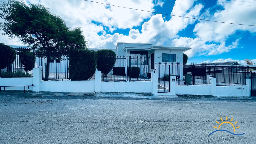 Spacious 4-Bedroom Villa with Rooftop Views for rent in Janwe-4